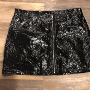 Black vinyl mini skirt (3)